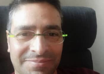 Salva i genitori e le figlie da un incendio in casa: Salvatore muore a 48 anni