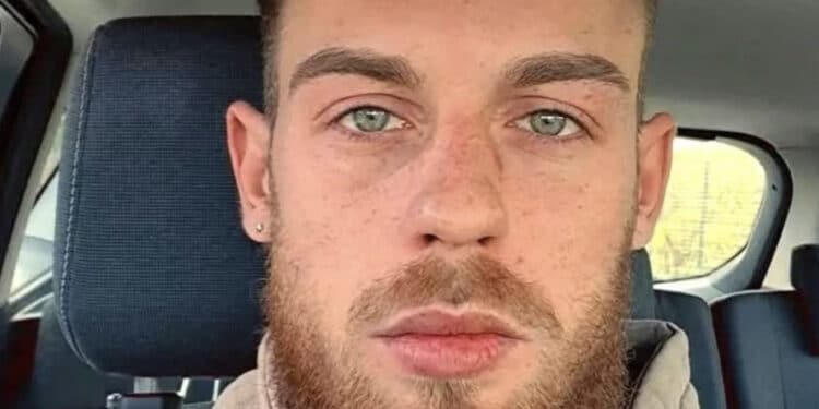 Sistema casa prima delle nozze, crolla il balcone: muore un 23enne