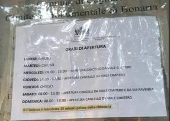 Cagliari, orari del cimitero di Bonaria non aggiornati: sul web il camposanto chiude alle 18 ma lo stop alle visite è fissato per le 17,30