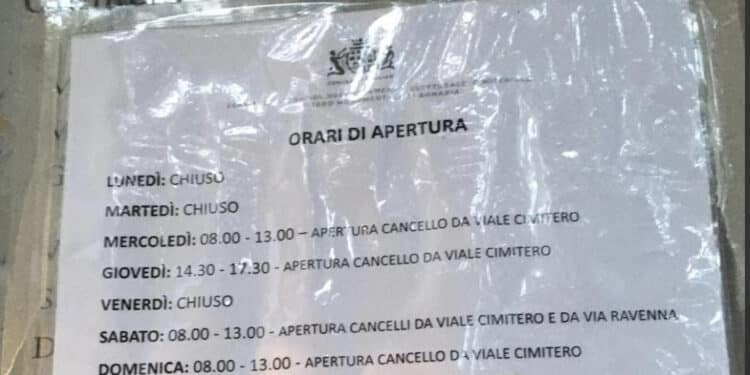 Cagliari, orari del cimitero di Bonaria non aggiornati: sul web il camposanto chiude alle 18 ma lo stop alle visite è fissato per le 17,30