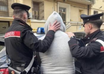 Fratellini maltrattati: fermato il compagno della madre dei piccoli