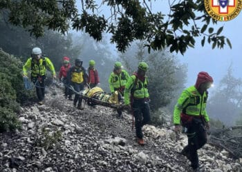Escursionista si infortuna sul Monte Corrasi: soccorsa dal corpo nazionale soccorso alpino e speleologico