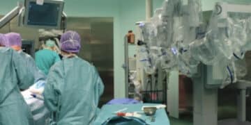 Neonata muore durante il parto, uno dei medici indagati si toglie la vita