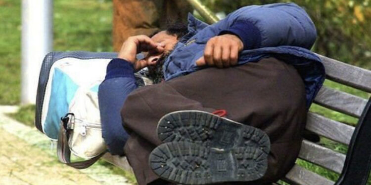 Cagliari, senzatetto trovato morto alla fermata del bus