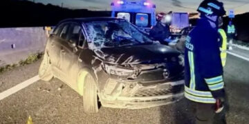 Panico sulla Sassari- Olbia, auto si schianta contro un furgone e finisce sul guardrail: automobilisti illesi