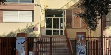 Cagliari, fumo da una caldaia al Liceo Siotto: intervento dei vigili del fuoco