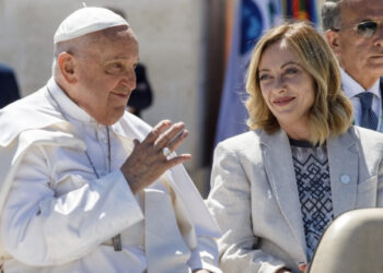 Giorgia Meloni al Gemelli da Papa Francesco: “Abbiamo scherzato come sempre”
