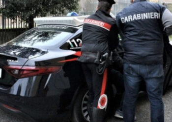 Legata con un guinzaglio al polso: arrestato il marito