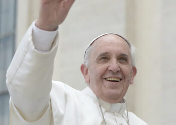 Papa Francesco in prognosi riservata a causa di una crisi respiratoria: “È vigile”