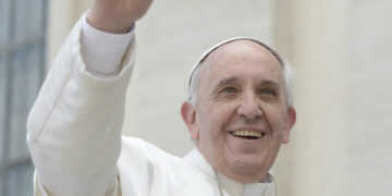 Papa Francesco in prognosi riservata a causa di una crisi respiratoria: “È vigile”