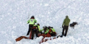 Tragedia sulla neve: 14enne muore schiantandosi contro un albero