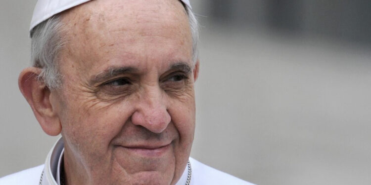 Papa Francesco in condizioni critiche, Monsignor Baturi: “Affidiamo al Signore l’opera dei medici e del personale sanitario”