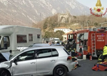 Scontro fra auto, morta una bimba di 4 anni: 7 persone ferite