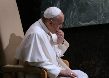 Papa Francesco, nuovo bollettino: “Crisi respiratoria rientrata ma lieve insufficienza renale”