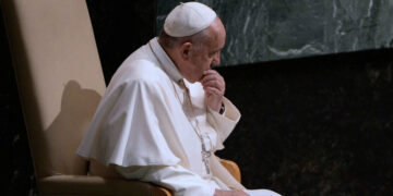 Papa Francesco, nuovo bollettino: “Crisi respiratoria rientrata ma lieve insufficienza renale”