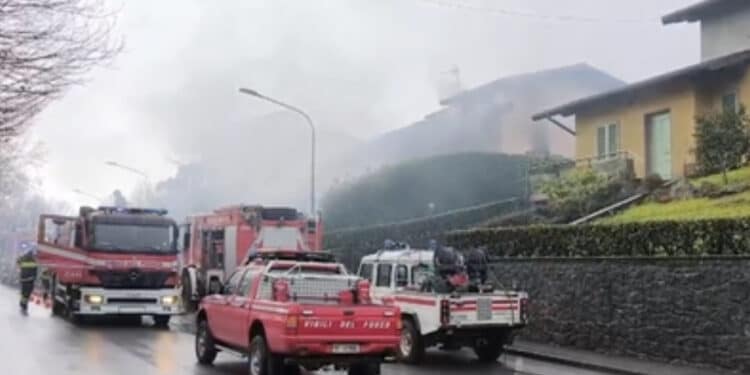 Dramma familiare, uccide la madre e poi incendia la casa: fermato un 22enne