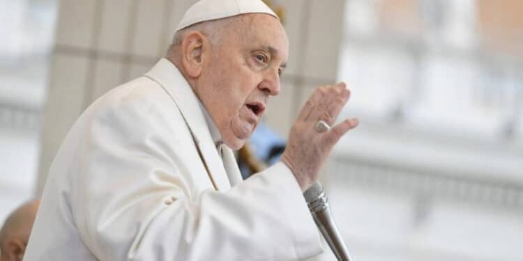 Papa Francesco, “le condizioni migliorano ma la prognosi resta riservata”