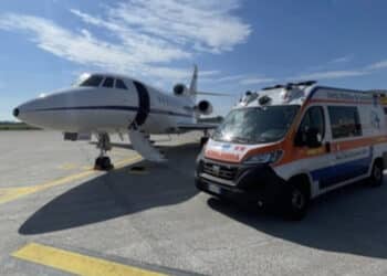 Donna incinta in condizioni critiche portata da Cagliari a Milano con un volo d’urgenza