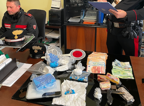 Assemini: in casa oltre 1 kg di cocaina e 16 mila euro: pensionato in arresto