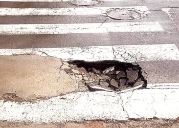 Selargius, sprofondano le strisce pedonali in via Don Bosco