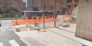 Cagliari, via le panchine per far spazio “ai cubi a bordo strada”, proteste da parte dei cittadini