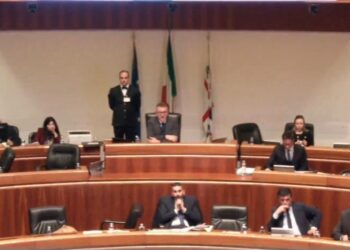 In consiglio regionale la mozione per stoppare la decadenza della Todde: la presidente non è in aula