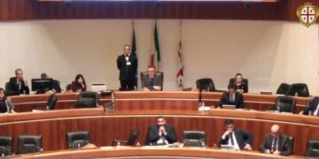 In consiglio regionale la mozione per stoppare la decadenza della Todde: la presidente non è in aula