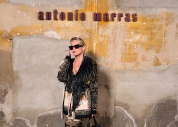 Sharon Stone veste Sardegna: è lei la superstar per Antonio Marras