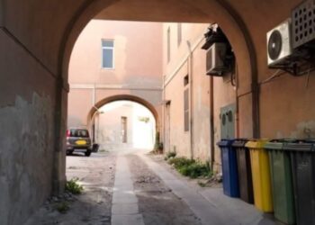 Viale Bonaria, nell’ex poliambulatorio il tempo sembra essersi fermato: dalla frenesia al silenzio