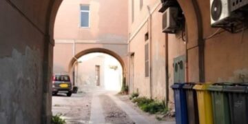 Viale Bonaria, nell’ex poliambulatorio il tempo sembra essersi fermato: dalla frenesia al silenzio