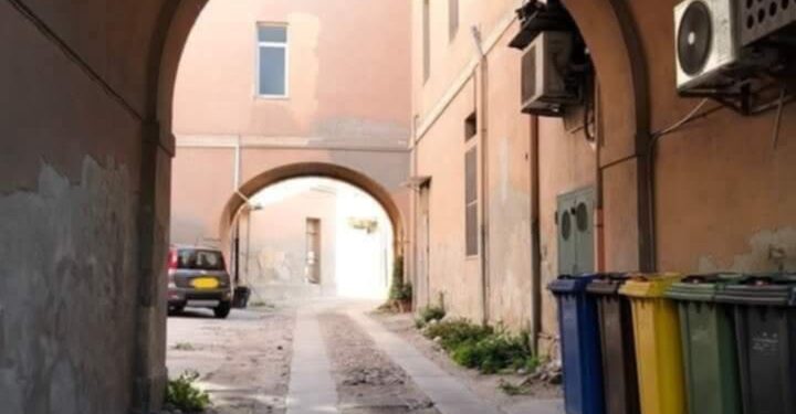 Viale Bonaria, nell’ex poliambulatorio il tempo sembra essersi fermato: dalla frenesia al silenzio