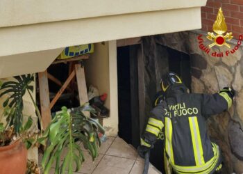 Fiamme in un’abitazione a Selargius, intervento dei vigili del fuoco