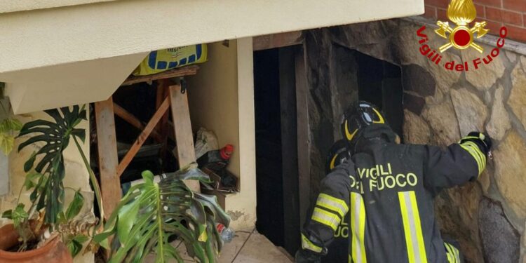 Fiamme in un’abitazione a Selargius, intervento dei vigili del fuoco