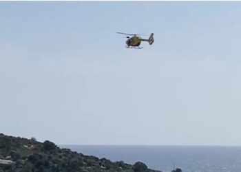 Cagliari, spettacolare salvataggio a Calamosca: escursionista ferito recuperato dall’elisoccorso (VIDEO)