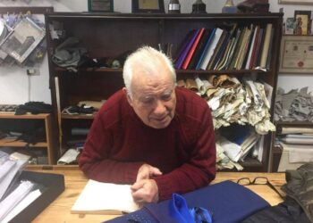 Gino Zedda, Ginetto per gli amici, il noto sarto di Stampace in Corso Vittorio Emanuele compie 92 anni: “Auguri, sei la memoria storica”