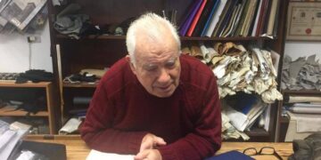 Gino Zedda, Ginetto per gli amici, il noto sarto di Stampace in Corso Vittorio Emanuele compie 92 anni: “Auguri, sei la memoria storica”