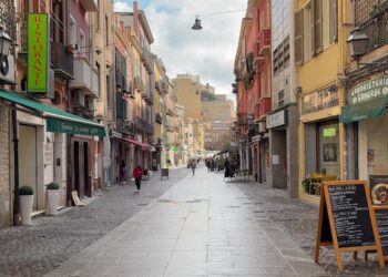 Il nuovo Corso Vittorio pedonale a Cagliari: ben 50 locali food in soli 450 metri, addio agli artigiani (VIDEO)