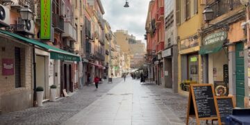 Il nuovo Corso Vittorio pedonale a Cagliari: ben 50 locali food in soli 450 metri, addio agli artigiani (VIDEO)