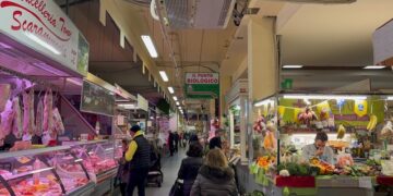 Viaggio nel mercato di San Benedetto: l’infinito trasferimento che non c’è (VIDEO)