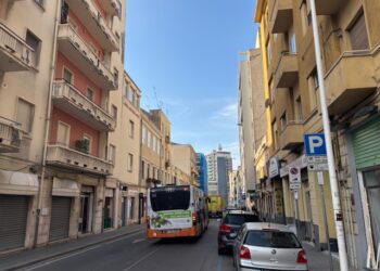 Via XX settembre, c’era una volta la strada dei negozi storici: ora serrande abbassate e nessuna nuova attività (VIDEO)