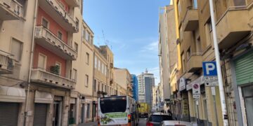 Via XX settembre, c’era una volta la strada dei negozi storici: ora serrande abbassate e nessuna nuova attività (VIDEO)