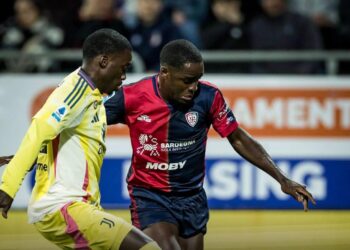 Cagliari-Juventus 0-1, un errore di Mina resuscita Vlahovic: in attacco i rossoblù non riescono a pungere