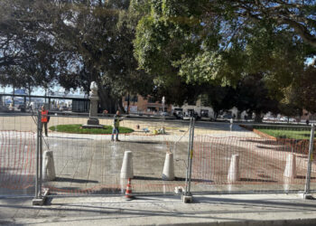 Cagliari, spettacolari giochi d’acqua nella nuova piazza Matteotti mentre l’apertura slitta ancora (VIDEO)