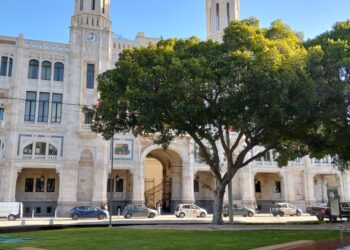 Doctor Jeckyll in piazza Matteotti, Mister Hyde in via Roma: tutti d’accordo sulla bellezza della nuova piazza