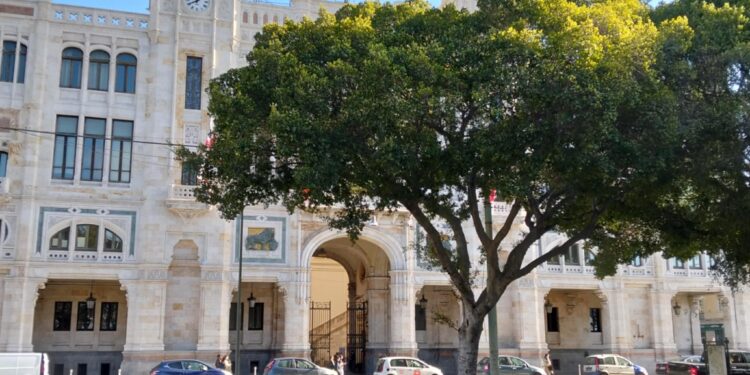 Doctor Jeckyll in piazza Matteotti, Mister Hyde in via Roma: tutti d’accordo sulla bellezza della nuova piazza