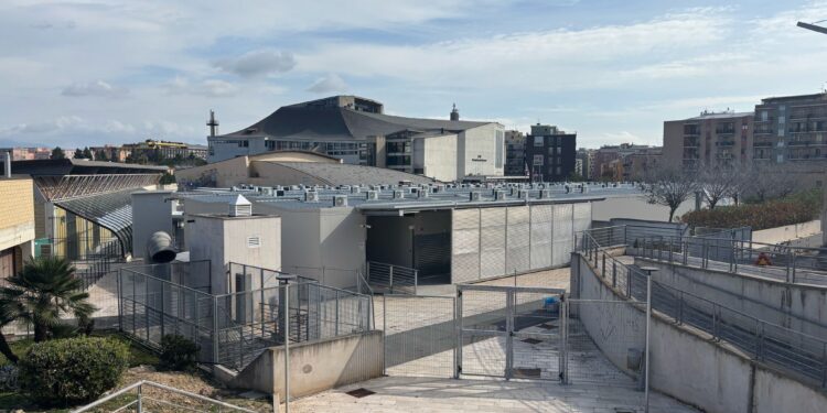 Cagliari, giù il velo al nuovo mercato di piazza Nazzari: ecco dove si farà la spesa per almeno due anni (VIDEO)