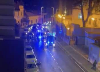 Notte di paura in viale San Vincenzo a Cagliari: l’ennesimo incidente scuote i residenti esasperati (VIDEO)
