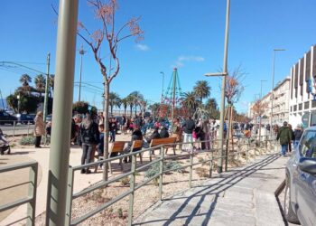 Cagliari, boom della nuova passeggiata di via Roma: centinaia di cagliaritani in fila per scoprirla