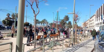 Cagliari, boom della nuova passeggiata di via Roma: centinaia di cagliaritani in fila per scoprirla