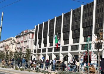 Via Roma gremita, il centrodestra esulta: “Altro che flop o catastrofe, un saluto ai profeti di sventura”